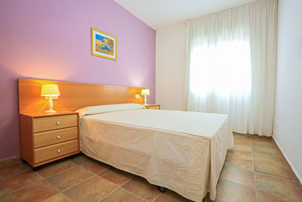 3 bedrooms, bed sheets