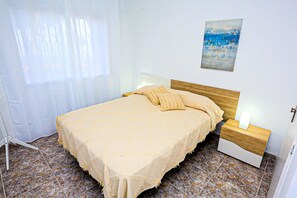 1 bedroom, bed sheets