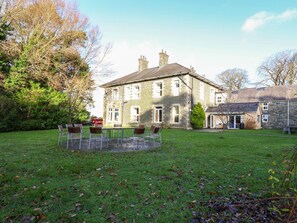 Property grounds - The Bevan (Caernarfon)