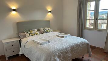 4 camere, culla da viaggio, Wi-Fi gratuito, lenzuola