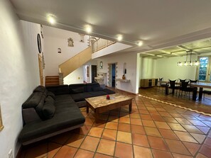 Téléviseur, foyer, jeux vidéo, lecteur de DVD