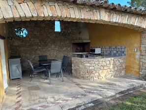 Outdoor dining - Welcome    (Saint-Pierre-de-Vassols)