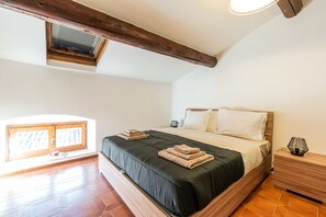 Departamento Confort, vista al lago, junto al lago | 1 habitación, ropa de cama de alta calidad, edredón y escritorio 