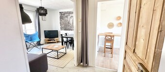 Appartement Lumineux - Balcon - Plage à 1 Minute à Pieds