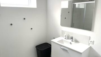 Dusch, hÄrtork, handdukar och tvÄl