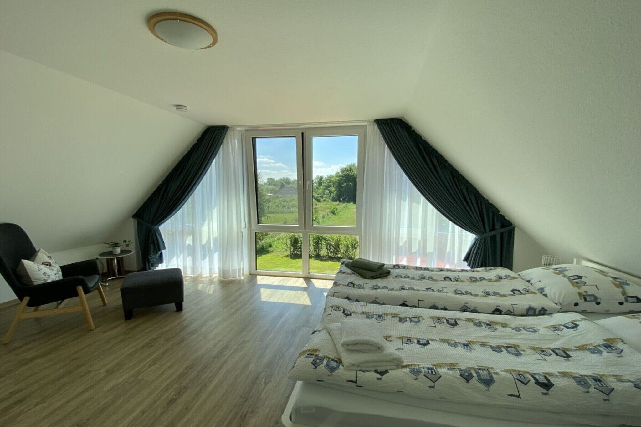 3 Schlafzimmer, Reisekinderbett