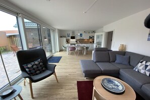 Smart TV - Holiday home on Bornfeld (Osteeel)