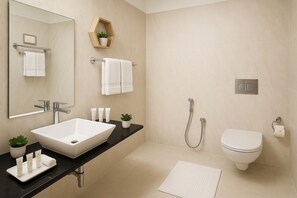 Shower, rainfall showerhead, designer toiletries, towels - HOTEL ZION INN (Varanasi)