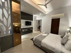 Suite Room | Egyptian cotton sheets, premium bedding, down comforters - HOTEL ZION INN (Varanasi)
