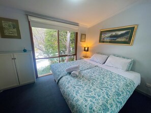 1 bedroom, desk, iron/ironing board, WiFi - Halls Retreat - Luxury in the Alps (Baw Baw Village)