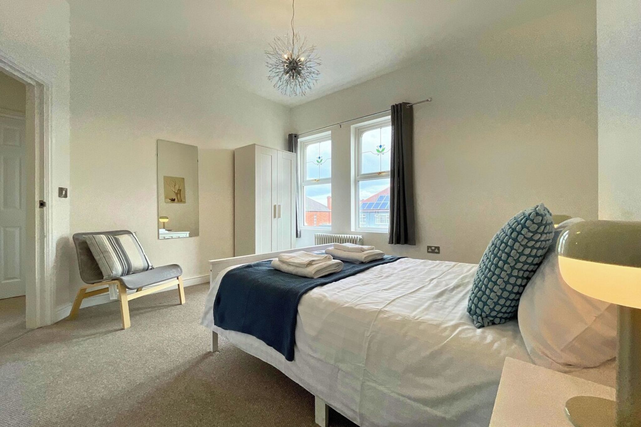 4 bedrooms, iron/ironing board, Internet, bed sheets