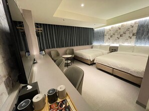 Deluxe Quadruple Room | Premium bedding, down comforters, pillowtop beds, free minibar - SHINSHIN HOTEL (Taipei)