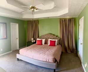 3 quartos, ferros/tábuas de passar roupa, Wi-Fi, roupa de cama