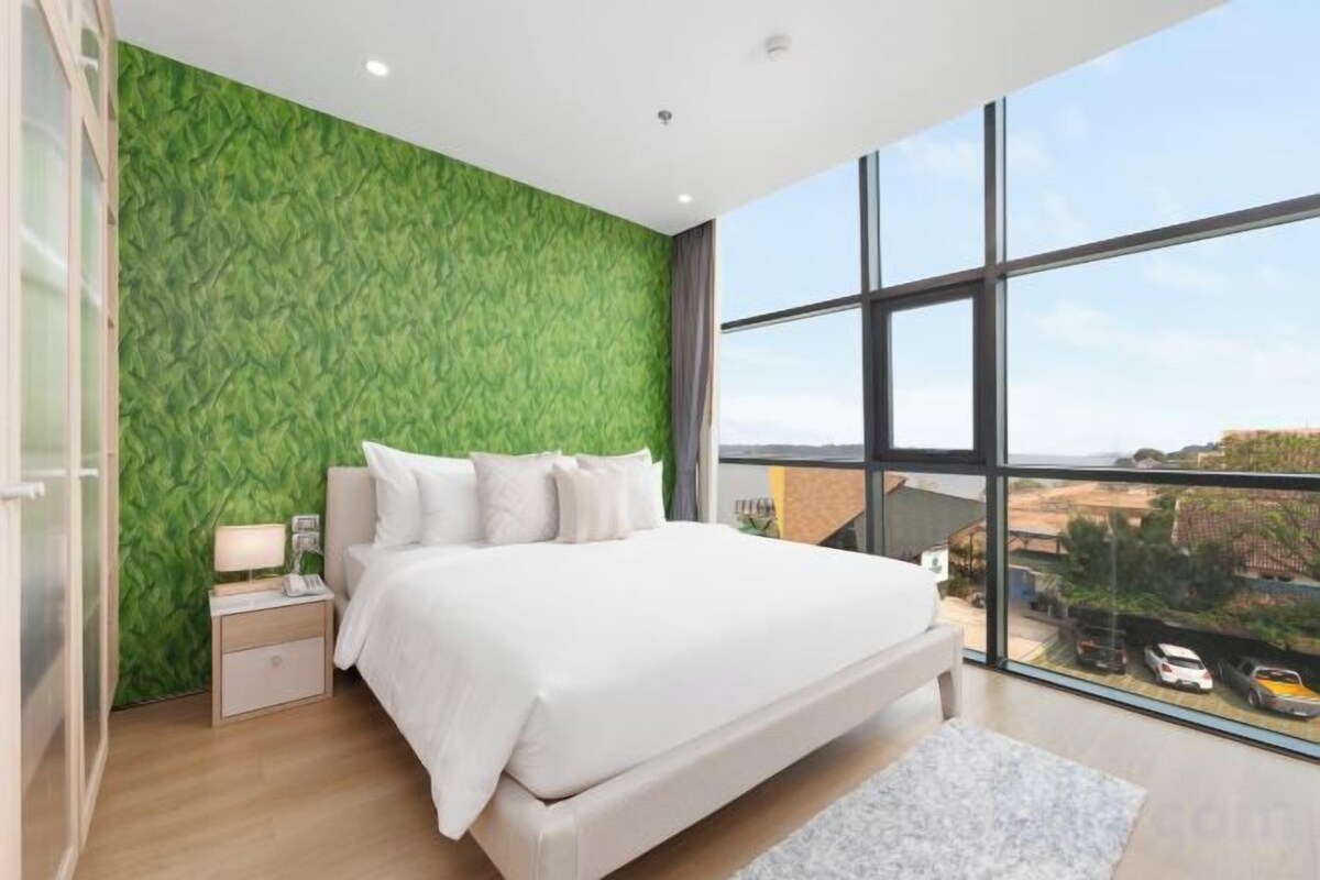 In-room safe, desk, soundproofing, free WiFi