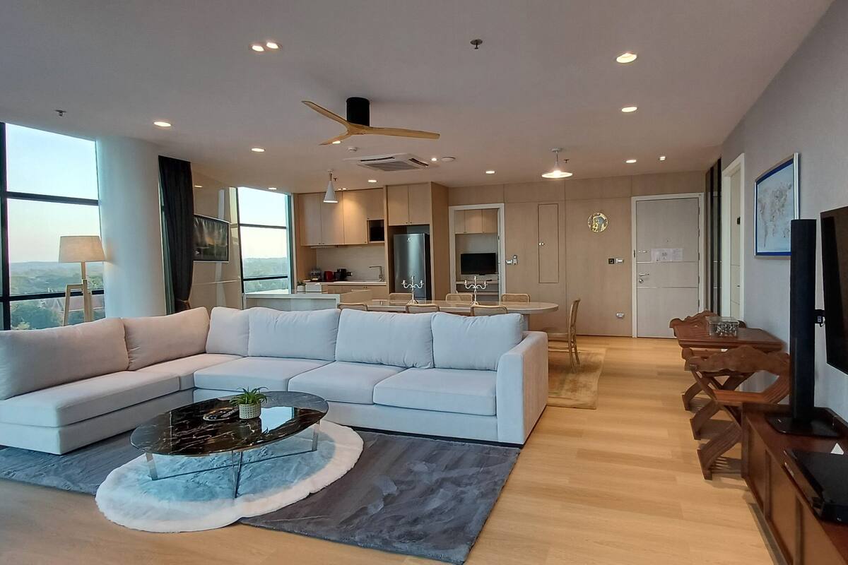 Penthouse | Living area | Flat-screen TV