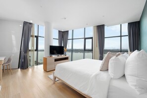 Caja fuerte, decoración individual, mobiliario individual y escritorio