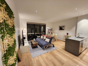 Smart TV - TAO - SURFLEN NO.2 (Adelaide)