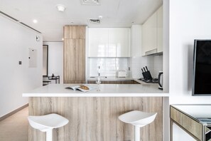 Business Apartment, 2 Bedrooms | Private kitchen - Liv Residence Marina View 2 Bedroom (Dubai)