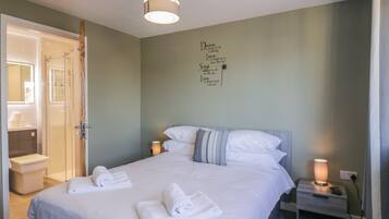 5 bedrooms, individually decorated, individually furnished