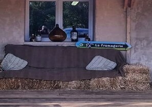 ฝ่ายต้อนรับ