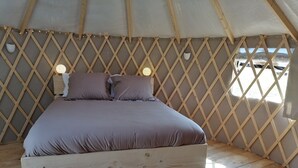 客室ごとに異なる装飾、客室ごとに異なるインテリア、ベッドシーツ