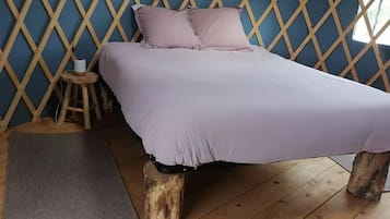 1 bedroom, individually decorated, individually furnished, bed sheets