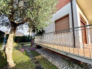Property grounds - Villa with garden a few steps from the sea and the Versiliana park (Marina di Pietrasanta)