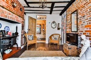 Apartment | Living area - The Captains Cottage (Hastings)