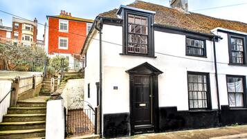 Vista frontal de la propiedad