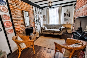 Living area - The Captains Cottage (Hastings)