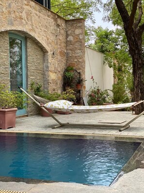 Piscine couverte, piscine extérieure