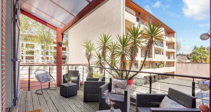 Duplex apartment in the heart of Les Minimes, close to the Canal du Midi and the metro.