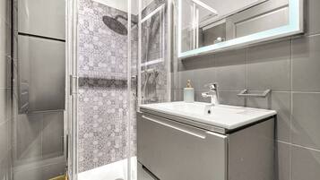 Hair dryer, towels, soap, shampoo