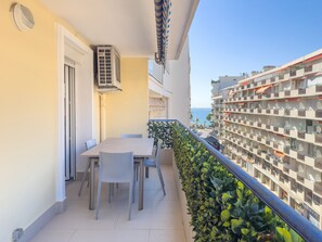 Outdoor dining - Le Maubourg (Cannes)