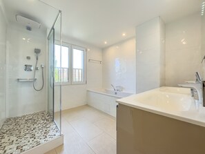 Shower, towels