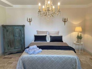 4 bedrooms, iron/ironing board, travel cot, free WiFi - "Clos Antonia" quiet and stylish cottage near St Emilion and Sauternes (Mérignas)