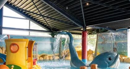 Ruime 5-persoons Chalet aan het Bergumermeer