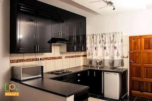 Family Double or Twin Room, 2 Bedrooms | Private kitchen