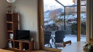 Interior - The Mountains are Calling Retreat (Quarten)