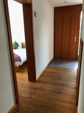 Interior - The Mountains are Calling Retreat (Quarten)