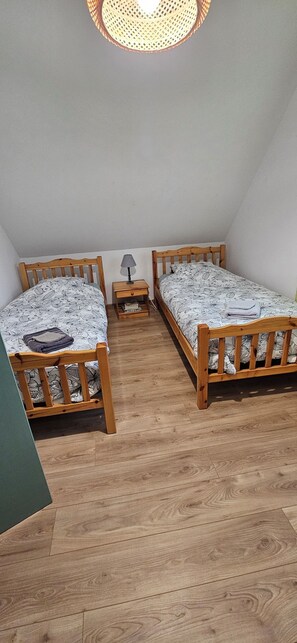 2 Schlafzimmer, Reisekinderbett, WLAN, Bettwäsche