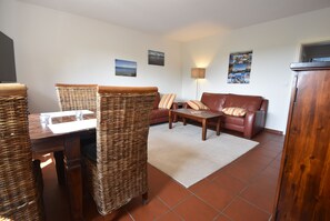 Télévision, livres, chaîne hi-fi