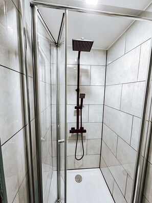 Apartment | Bathroom | Shower, towels