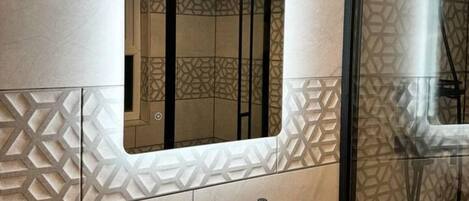 Appartement | Salle de bain | Douche, serviettes fournies