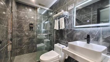 Family Room | Bathroom