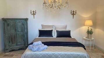 6 bedrooms, iron/ironing board, travel crib, free WiFi