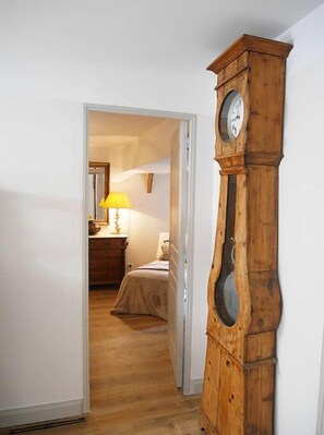 2 bedrooms, iron/ironing board, travel cot, free WiFi