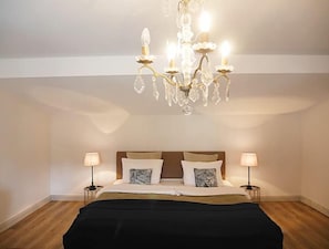 2 bedrooms, iron/ironing board, travel crib, free WiFi