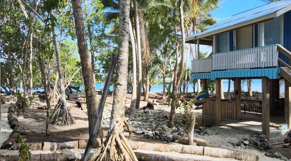 House | Property grounds - Putuo Ecolodge - House - Sleeps 2 - Seaside (Putuofaa Island)
