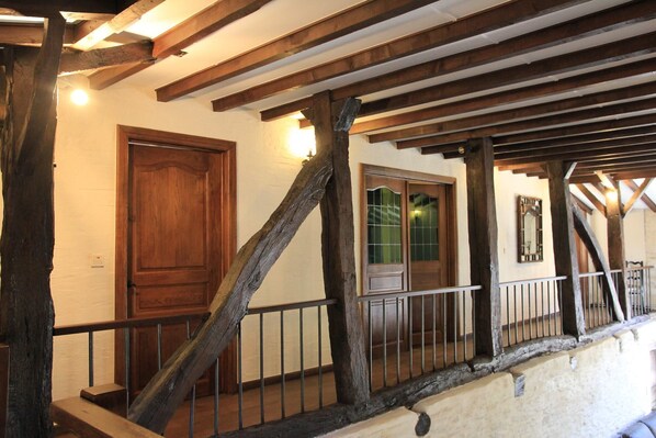 المنشأة من الداخل